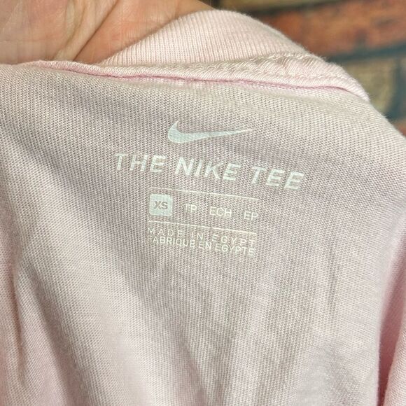 5 for $25🔥Teen XS The Nike Tee Pink Floral Cropped T-Shirt - Picture 4 of 6